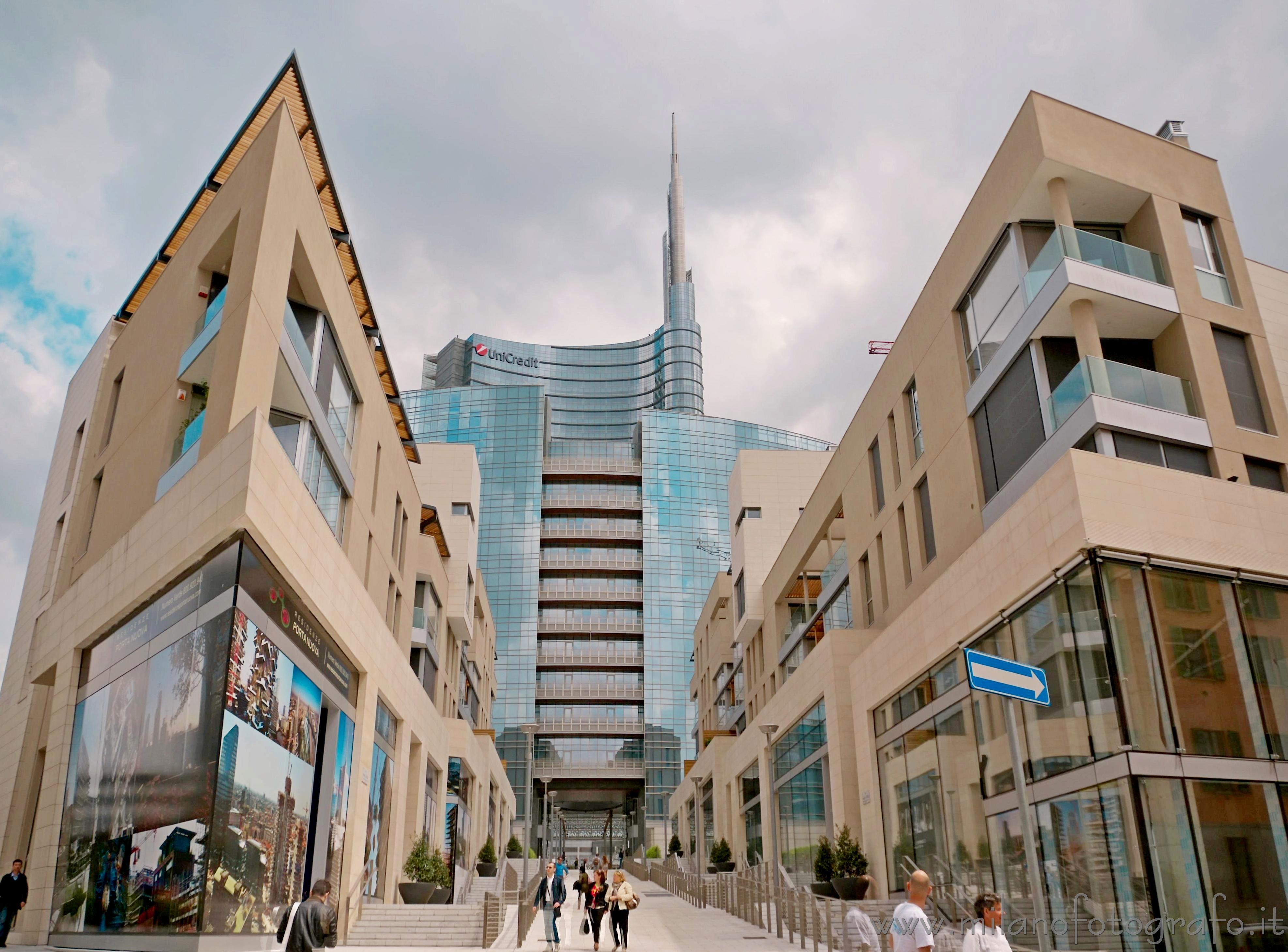 Milano - La salita verso le torri Unicredit